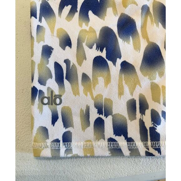 077 ALO Yoga Capri Revolve Airbrush Cheetah Womens Size S Leggings - Picture 3 of 6